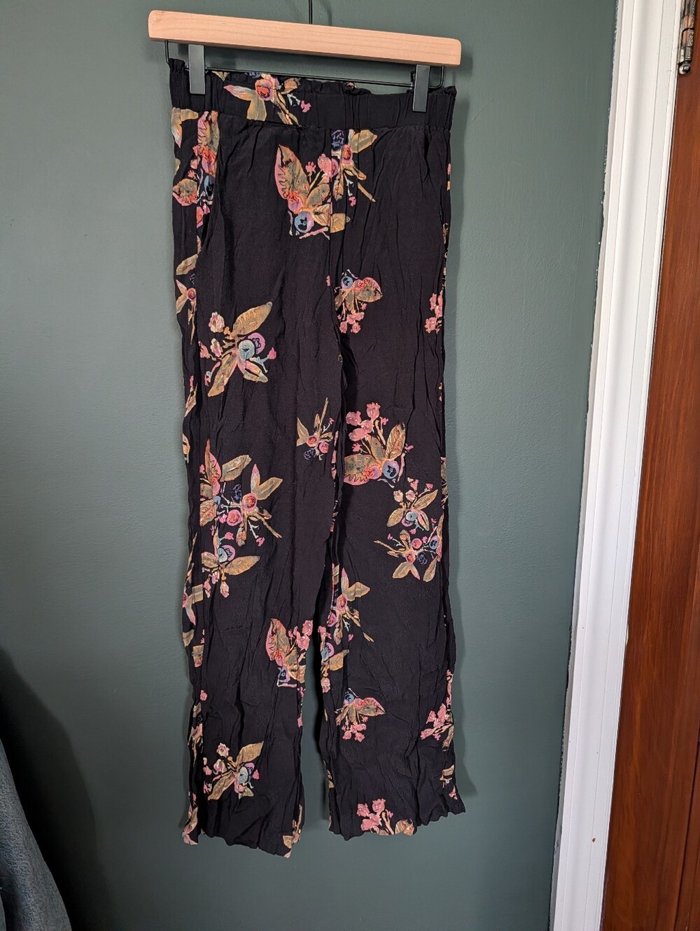 Everly Black Floral And Blueberry Wide-Leg Pants With Pockets 0076
